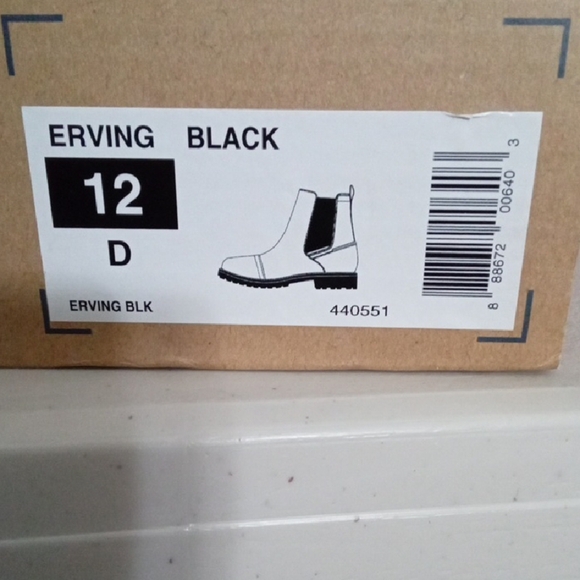 G.H. Bass & Co. Black and Brown Chelsea Boots - Picture 10 of 10